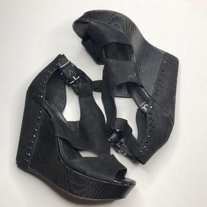 Gianni Bini size 8.5 wedges